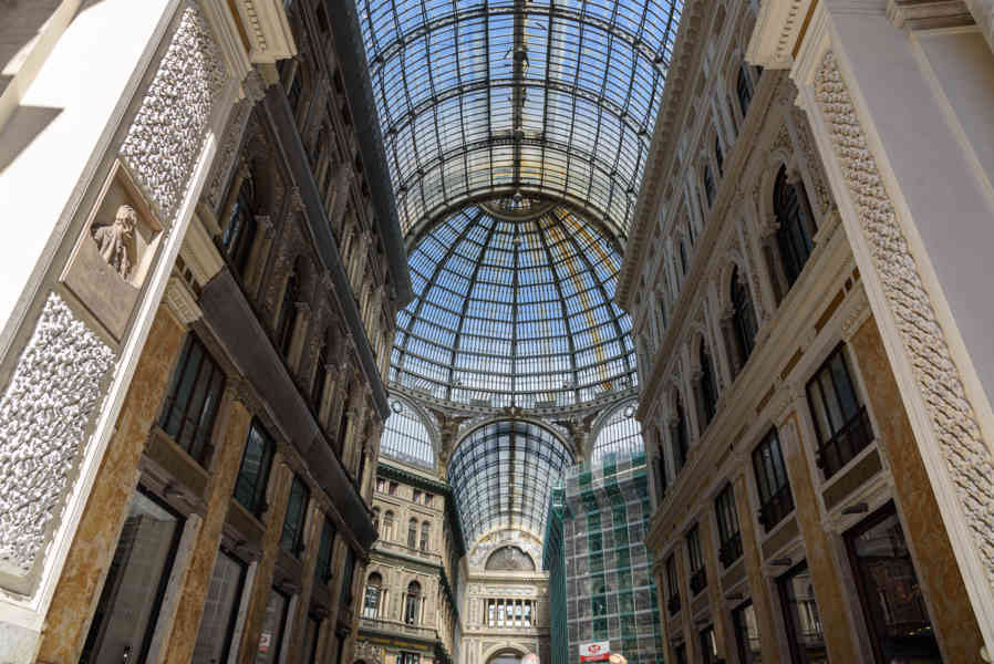 129 - Italia - Nápoles - galeria Príncipe Umberto I.jpg
